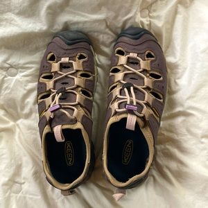 Womens Keen tan and purple hiking shoes 9.5